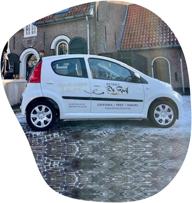 Bezorgauto voor Eeterij De Ruif